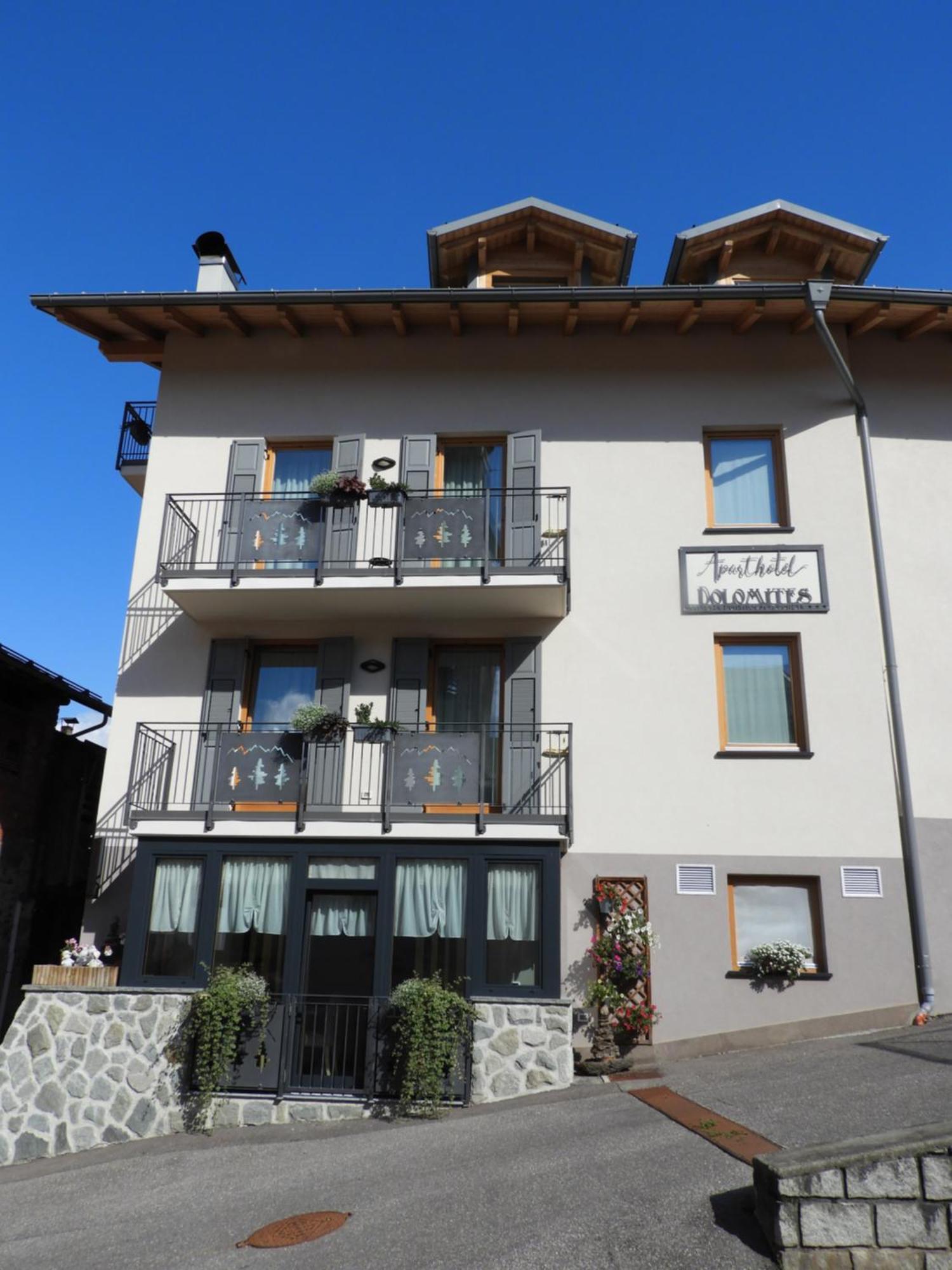 Aparthotel Dolomites Living&Relax Commezzadura Extérieur photo