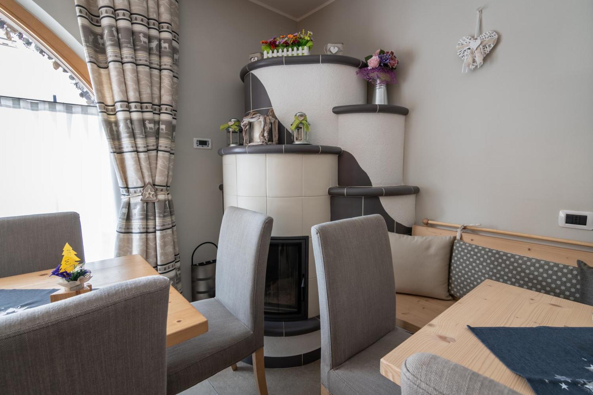 Aparthotel Dolomites Living&Relax Commezzadura Extérieur photo
