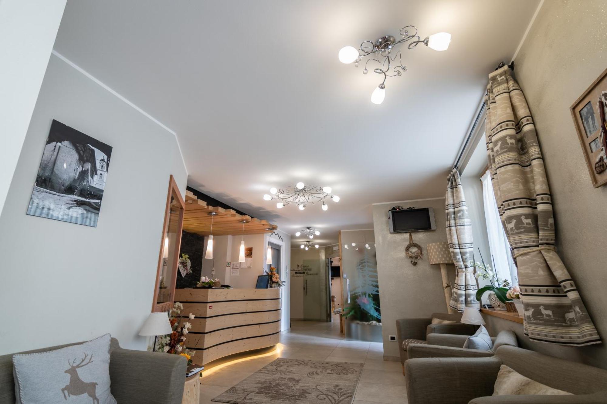 Aparthotel Dolomites Living&Relax Commezzadura Extérieur photo