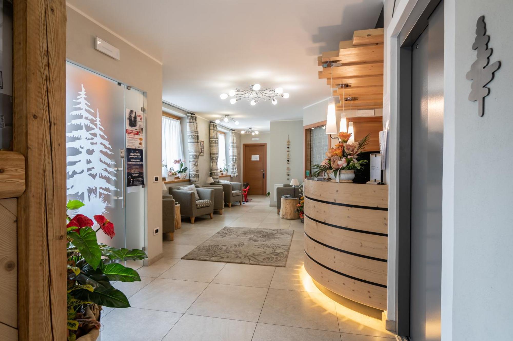 Aparthotel Dolomites Living&Relax Commezzadura Extérieur photo
