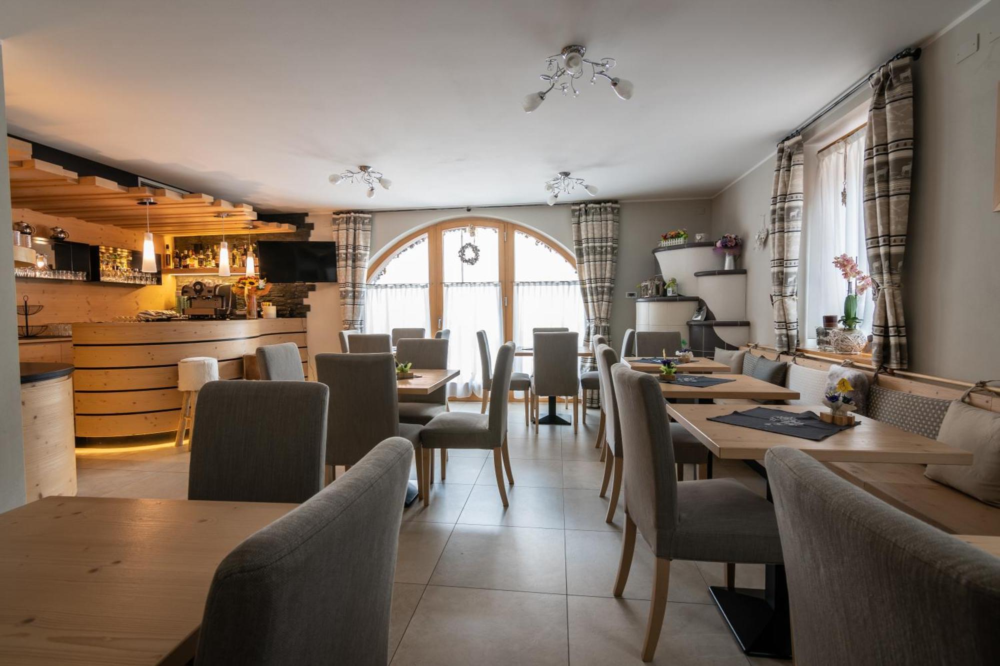 Aparthotel Dolomites Living&Relax Commezzadura Extérieur photo
