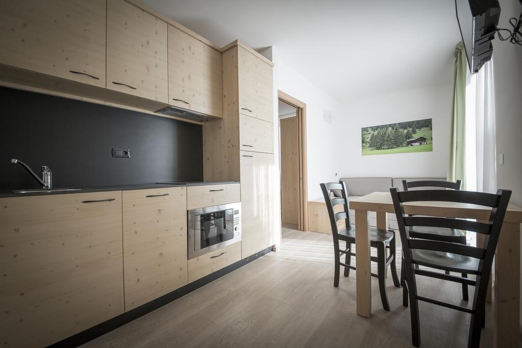Aparthotel Dolomites Living&Relax Commezzadura Chambre photo