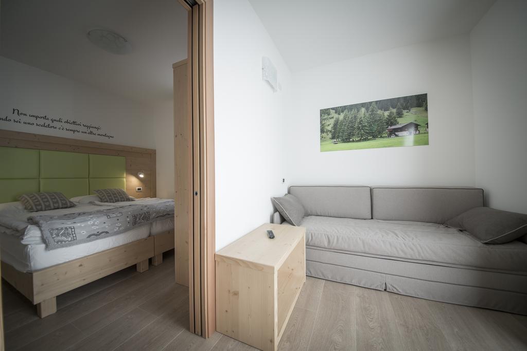 Aparthotel Dolomites Living&Relax Commezzadura Chambre photo