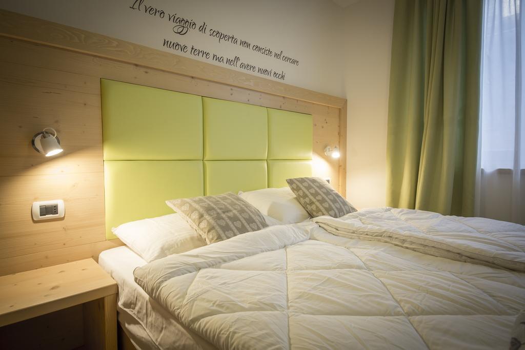 Aparthotel Dolomites Living&Relax Commezzadura Chambre photo