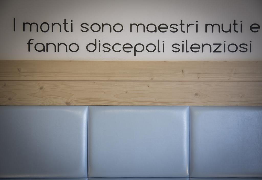 Aparthotel Dolomites Living&Relax Commezzadura Chambre photo