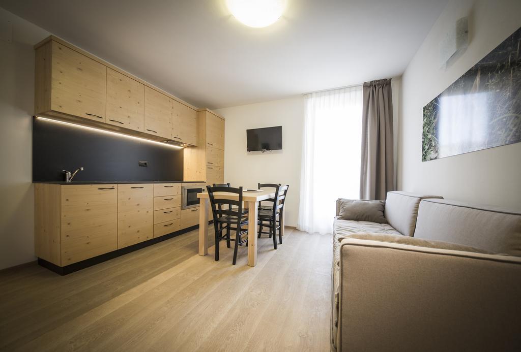 Aparthotel Dolomites Living&Relax Commezzadura Chambre photo